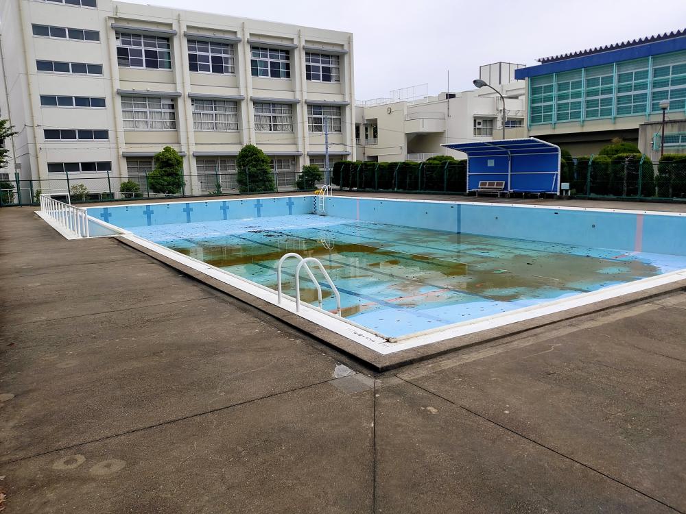 布施中学校プール改修前