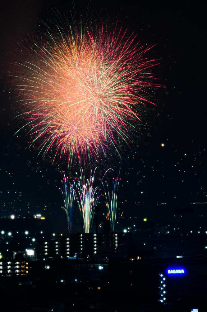 ラグビー場から打ち上がる花火