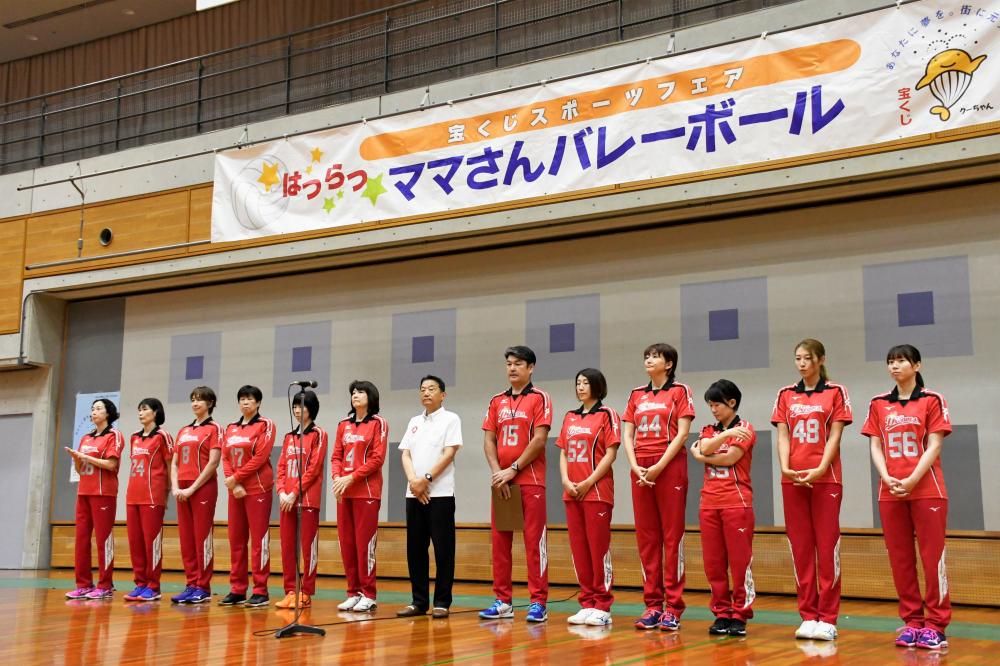野田市長とドリームチームの選手たち