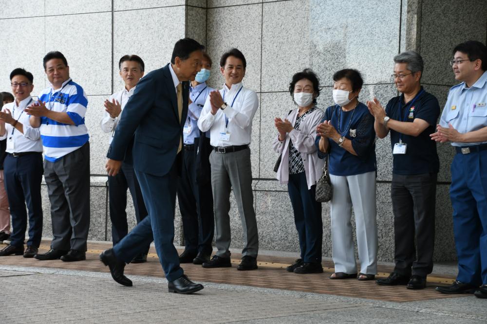 初登庁の様子