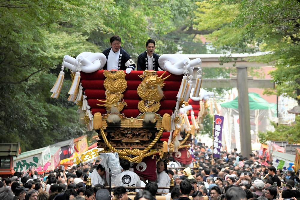 枚岡神社に集まる太鼓台