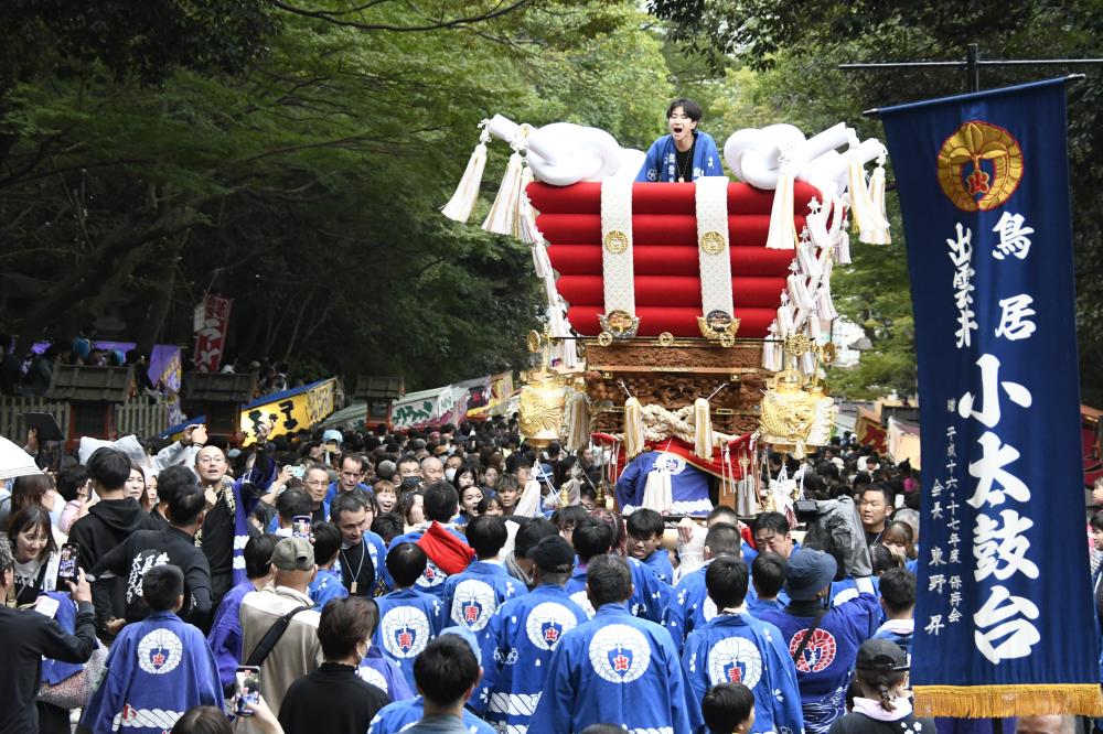 勇壮な太鼓台