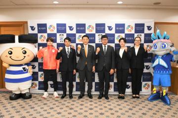 表敬訪問(近大関連ﾊﾟﾘｵﾘﾝﾋﾟｯｸ出場選手)の写真