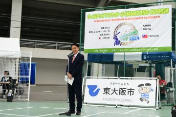 ウィルチェアソフトボール　HANAZONO CUP　開会式の写真