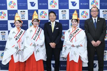 表敬訪問(布施えびす2025ミス福娘コンテスト　ミス福娘、準ミス福娘)の写真