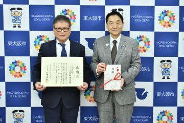 企業版ふるさと納税を活用した寄付に対する感謝状贈呈(㈱万代様)の写真
