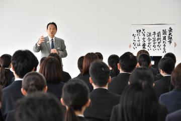令和7年度新規採用職員任用発令の写真