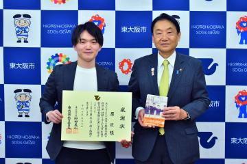 書籍の寄贈式及び感謝状贈呈式