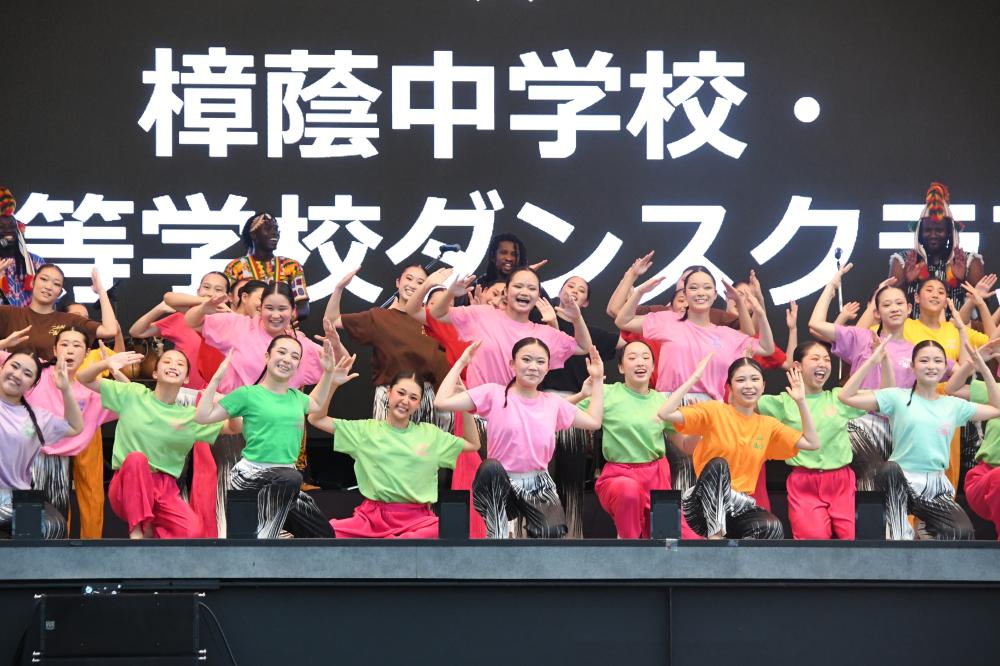 ダンスステージ