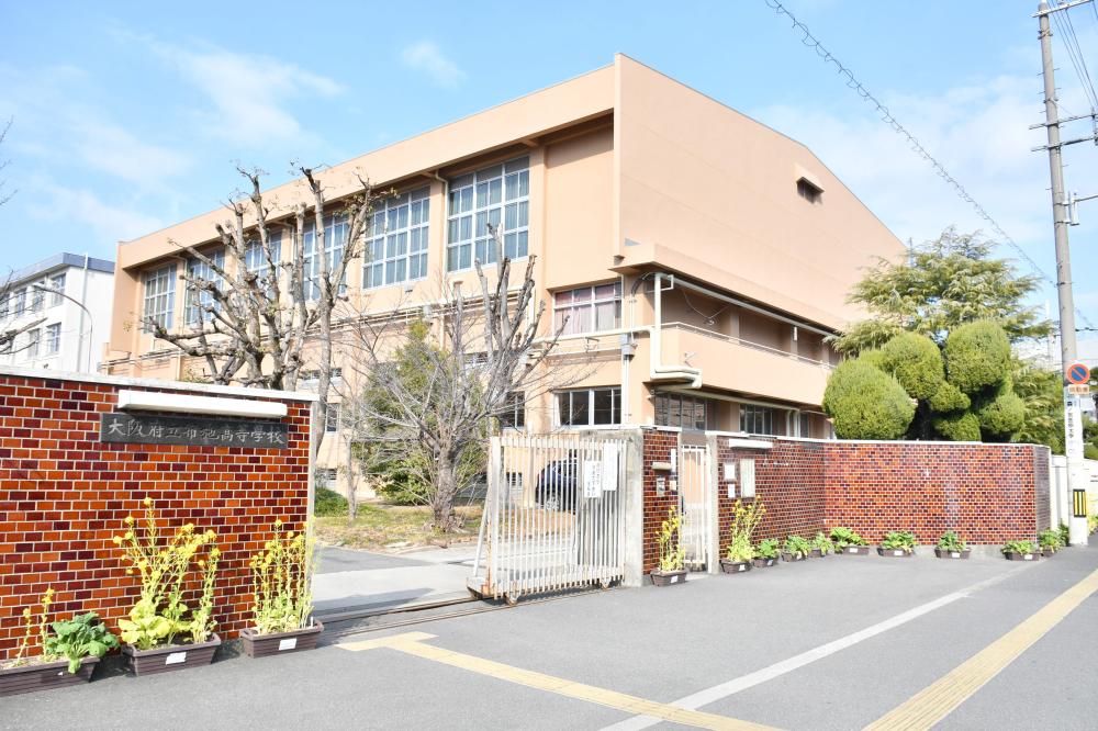 布施高校前に飾り付け