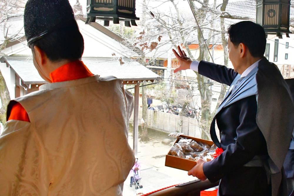 絵馬殿から豆まき