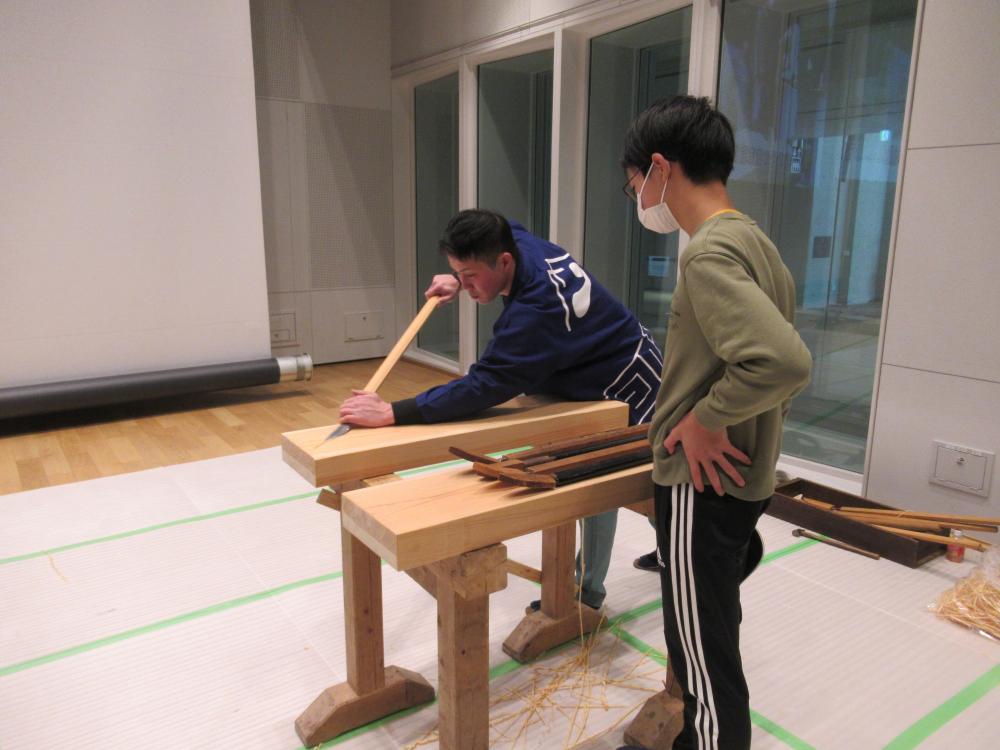 宮大工に学ぶ木工体験~槍カンナ実演~