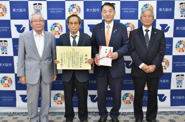 企業版ふるさと納税を活用した寄付に対する感謝状贈呈(小阪墓地協賛会様)の写真