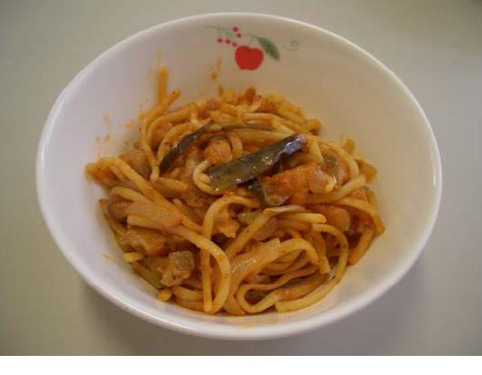 なすとベーコンのスパゲティの写真