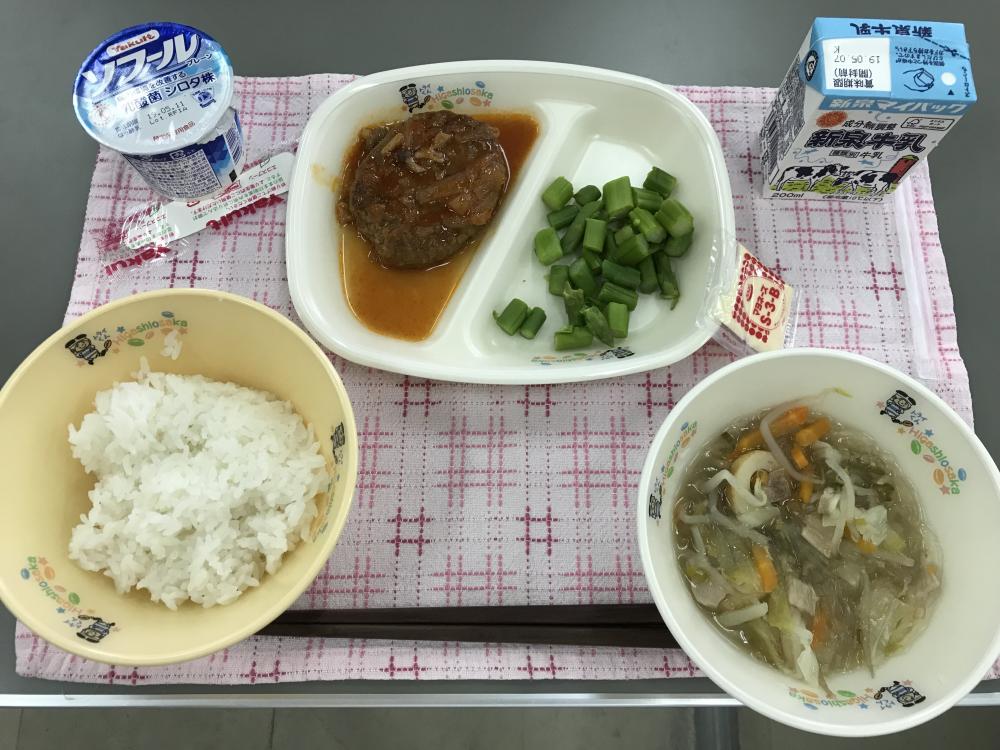 学校給食の写真